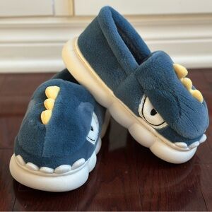 New blue dinosaur kid fluffy slippers, size 11